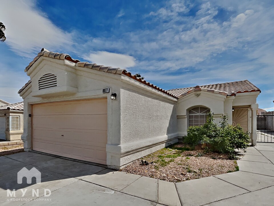 8077 Draco Cir in Las Vegas, NV - Building Photo