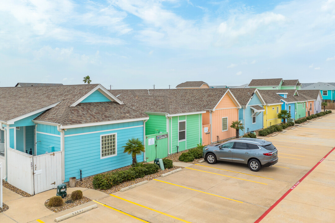 Pirates Bay in Port Aransas, TX - Building Photo