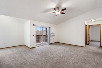 Woodland Park Apartments in Wisconsin Dells, WI - Foto de edificio - Building Photo