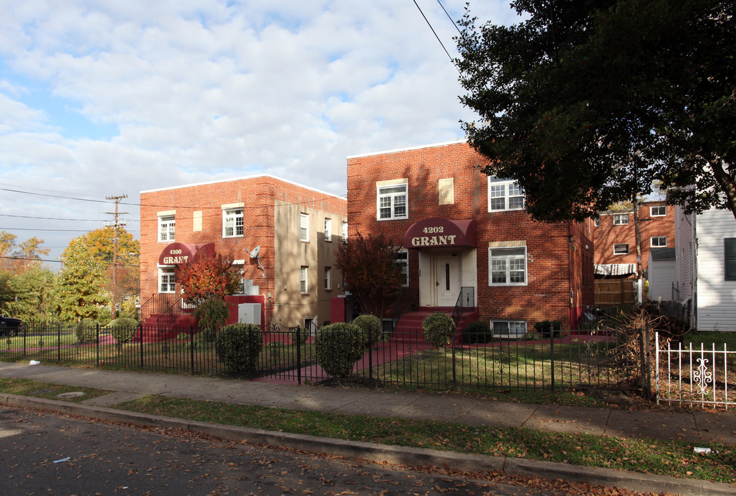 4200-4202 Grant St NE in Washington, DC - Building Photo