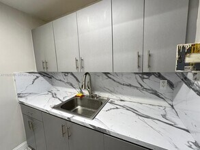 4655 Palm Ave in Hialeah, FL - Building Photo - Building Photo