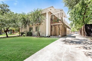 4931 Junius St, Unit 8 in Dallas, TX - Building Photo