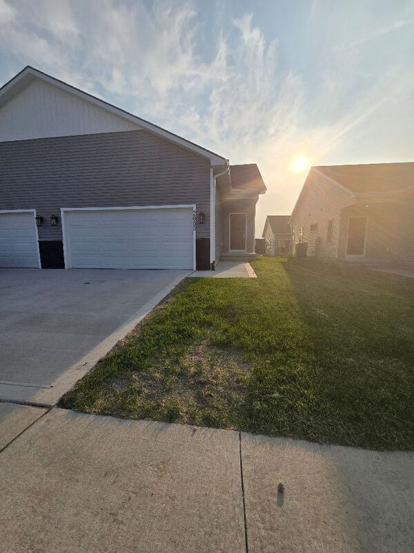 property at 2865 Long Avenue