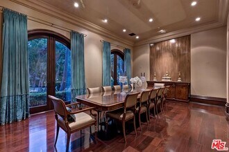 1061 Laurel Way in Beverly Hills, CA - Building Photo - Building Photo