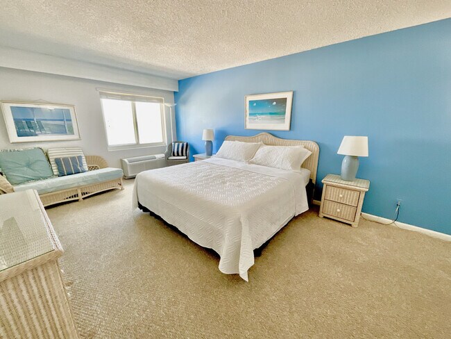 303 Atlantic Ave in Virginia Beach, VA - Foto de edificio - Building Photo