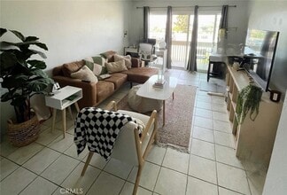 1775 Diamond St, Unit 222 in San Diego, CA - Building Photo - Building Photo