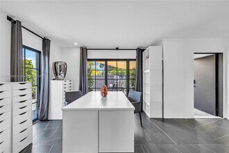 560 NW 116th Terrace in Miami, FL - Building Photo - Building Photo