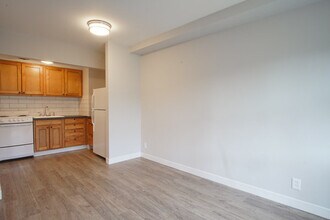 3717 S Corbett Ave in Portland, OR - Building Photo - Building Photo