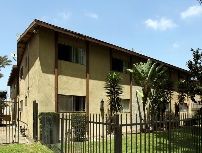 117 E Wakefield Ave in Anaheim, CA - Foto de edificio - Building Photo