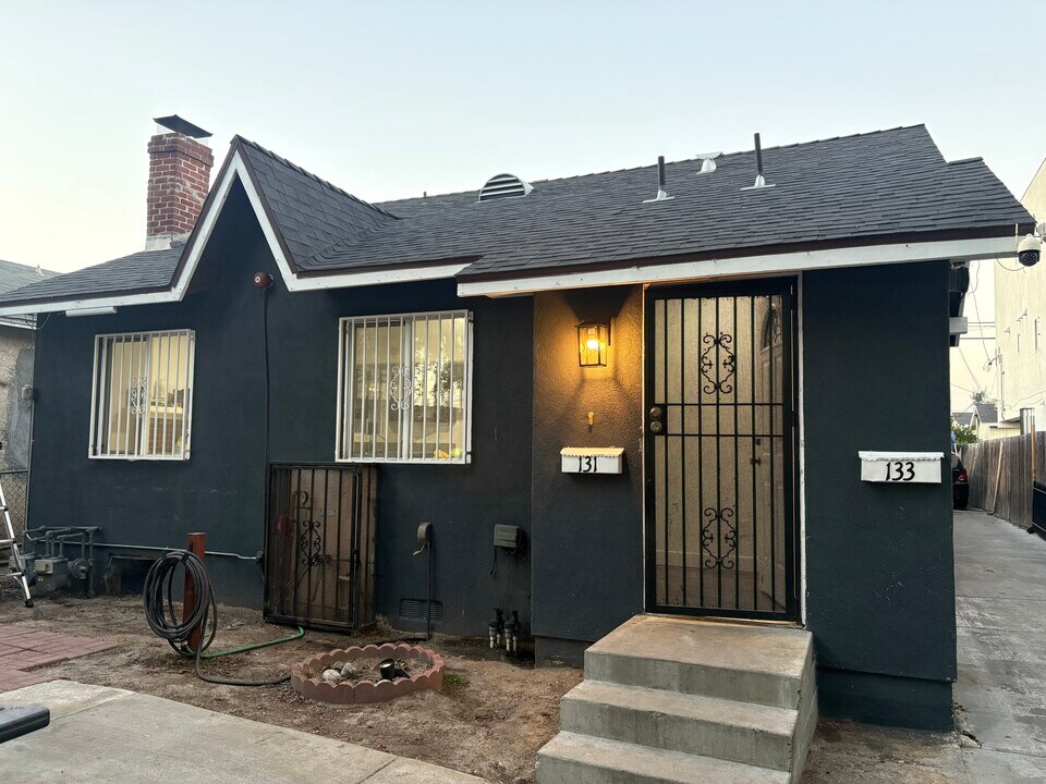 131 E 84th Pl in Los Angeles, CA - Foto de edificio