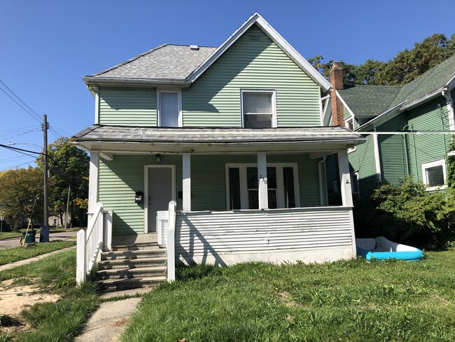 property at 230 S Pennsylvania Ave