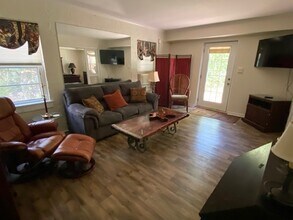 862 Forest Ridge Dr W, Unit Downstairs Apt. in Macon, GA - Foto de edificio - Building Photo