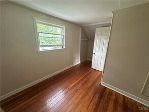 106 Brow St in Liverpool, NY - Building Photo - Building Photo