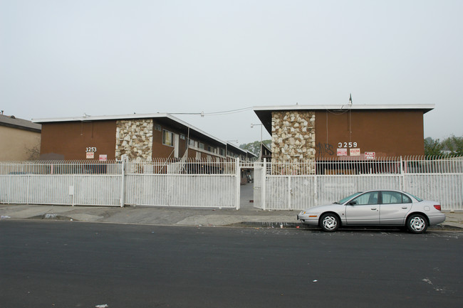 Drew St Apartments in Los Angeles, CA - Foto de edificio - Building Photo