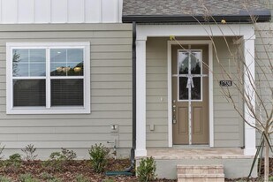 17538 Northlake Grv Dr in Oakland, FL - Building Photo