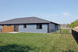 2021-2023 Lucerne Ave in Brookings, SD - Foto de edificio - Building Photo