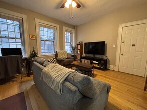 98 Myrtle St, Unit 1 in Boston, MA - Building Photo - Building Photo