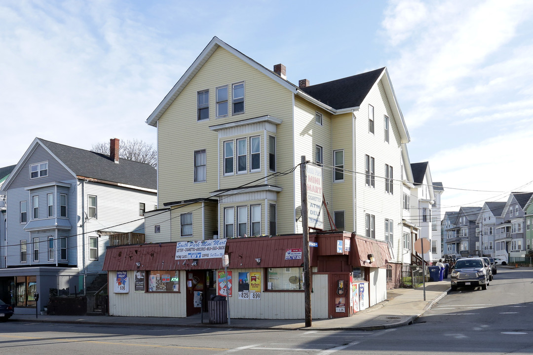 594 S Main St in Fall River, MA - Building Photo