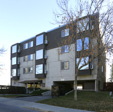 2612 14a St SW in Calgary, AB - Building Photo - Building Photo