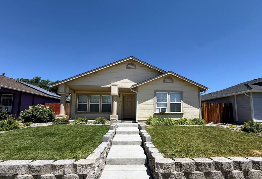 1307 White Ash Dr in Gardnerville, NV - Building Photo