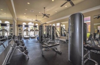 1198 Jones Butler Rd, Unit 105 in College Station, TX - Foto de edificio - Building Photo