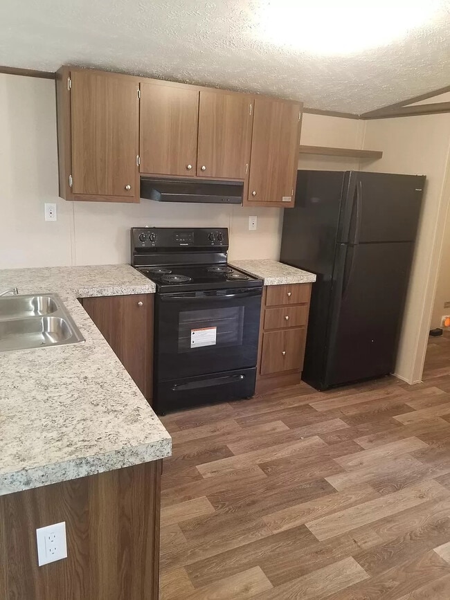 21416 Coyote Trl in Lago Vista, TX - Foto de edificio - Building Photo