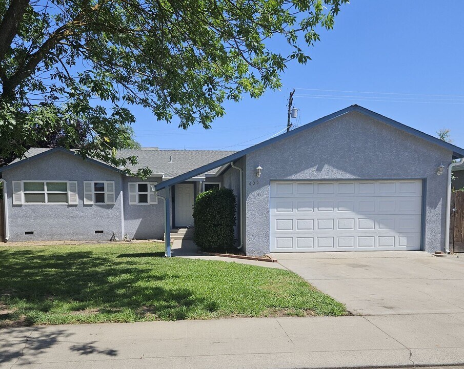405 Broderick Ave in Modesto, CA - Building Photo