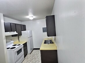 650 Summit Dr, Unit 12 in Fairmont, MN - Building Photo - Building Photo