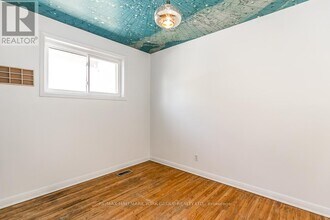 6 Davis Rd in Aurora, ON - Building Photo - Building Photo