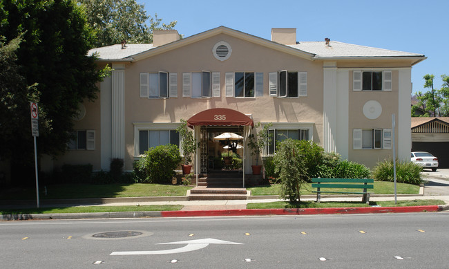 Villa Robles Apartments in Pasadena, CA - Building Photo - Building Photo