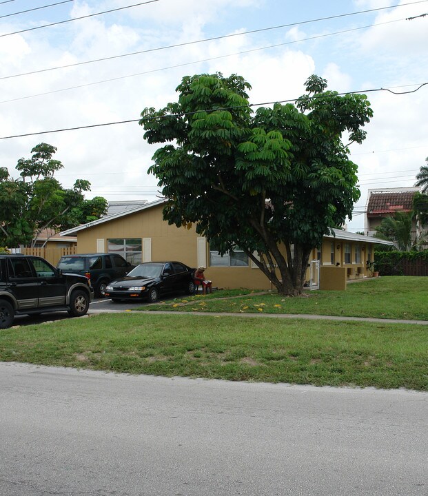 5731 NW 15th St in Fort Lauderdale, FL - Building Photo