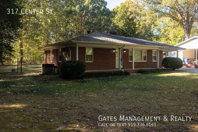 317 Center St in Efland, NC - Building Photo - Building Photo