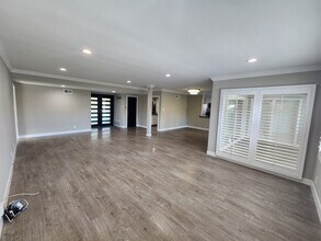 17200 Willard St in Van Nuys, CA - Foto de edificio - Building Photo