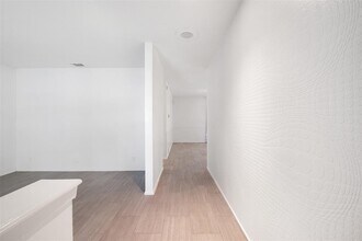 8600 Clarewood Cir in Austin, TX - Building Photo - Building Photo