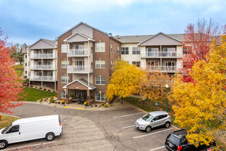 Oak Hill in North St. Paul, MN - Building Photo - Primary Photo