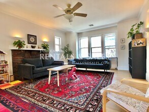32 Lakeville Rd, Unit 2 CO in Boston, MA - Building Photo - Building Photo
