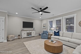 331 Live Oak St in Emerald Isle, NC - Building Photo - Building Photo