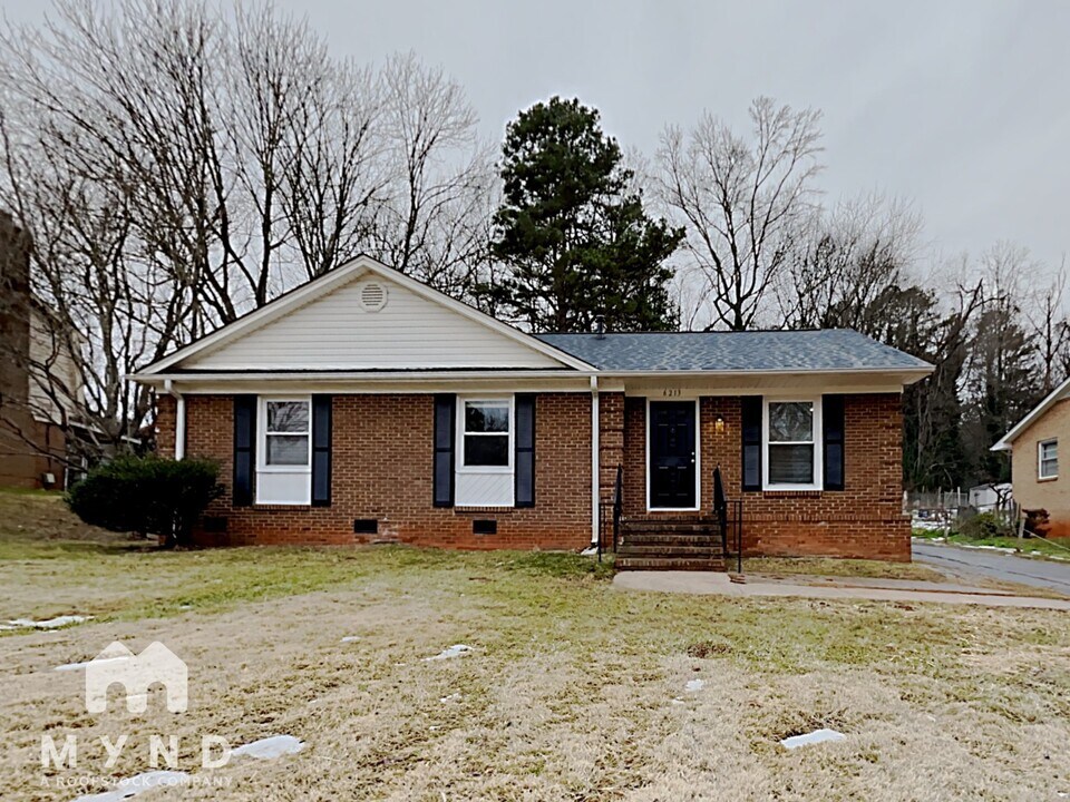6213 Eagle Peak Dr in Charlotte, NC - Building Photo