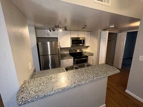 12123 W Bell Rd in Surprise, AZ - Foto de edificio - Building Photo