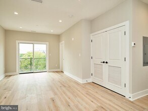 1016 17th Pl NE-Unit -203 in Washington, DC - Building Photo - Building Photo