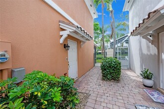 5417 Cove Cir in Naples, FL - Building Photo - Building Photo