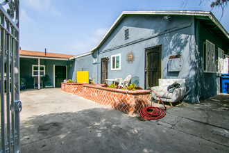 13200 Pinney St in Pacoima, CA - Building Photo - Building Photo