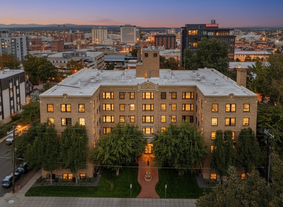 The Roosevelt Apartments in Spokane, WA - Foto de edificio