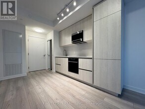 110 Broadway Ave in Toronto, ON - Building Photo - Building Photo