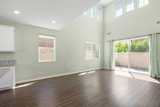 528 Tibbetts St in Santa Paula, CA - Building Photo - Building Photo