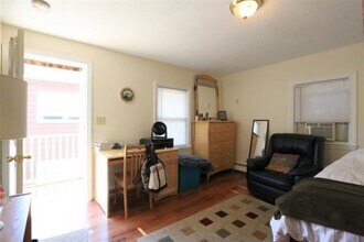 128 Pine St, Unit 3 in Cambridge, MA - Building Photo - Building Photo