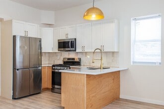 6137 ADAMS St in West New York, NJ - Building Photo - Building Photo