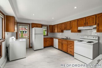23 Emery St in Medford, MA - Building Photo - Building Photo