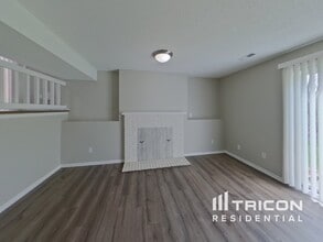 1444 Willow Creek Ln in Shoreview, MN - Building Photo - Building Photo