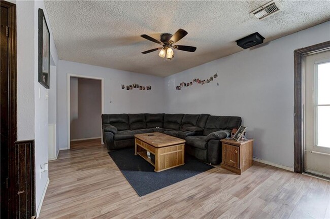 330 Overton Dr in Norman, OK - Building Photo - Building Photo